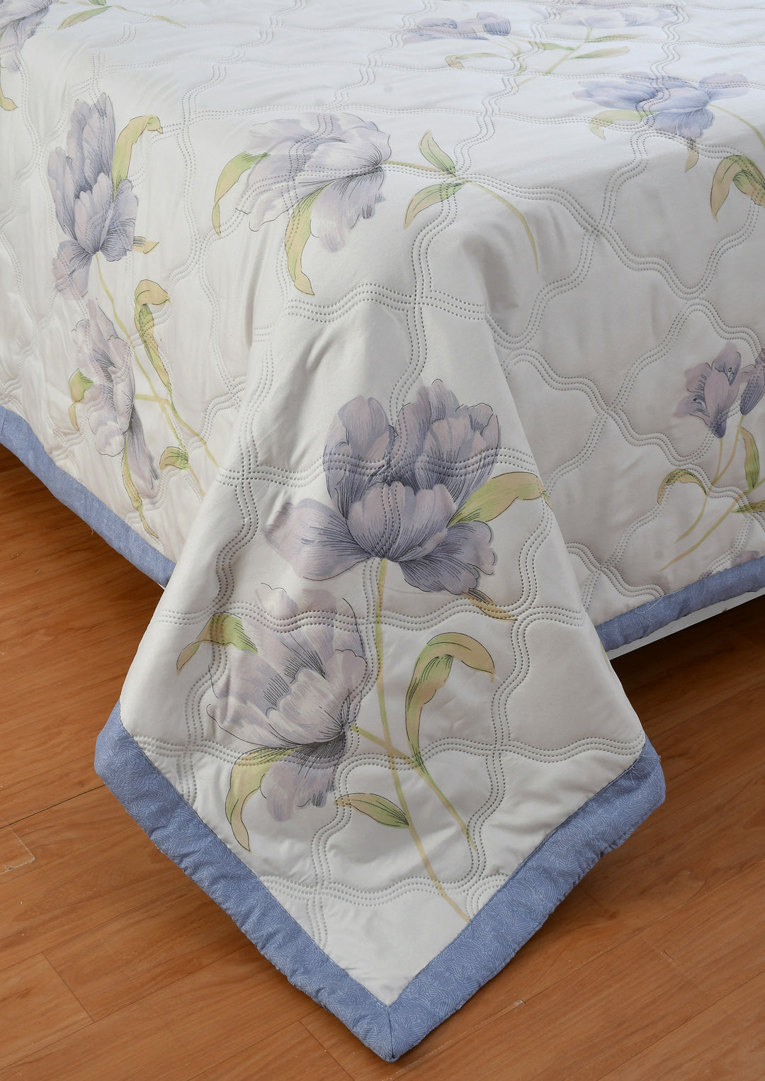 Ethereal Bloom 180 GSM AC Room Reversible Double Bed Comforter