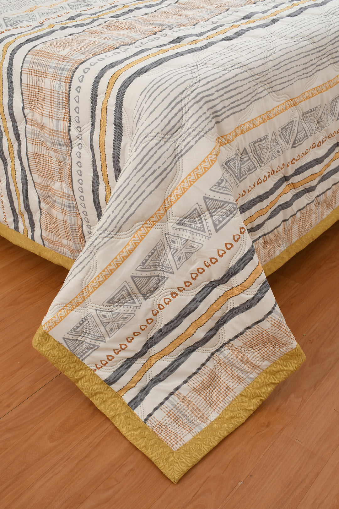 Brown Path 180 GSM AC Room Reversible Double Bed Comforter