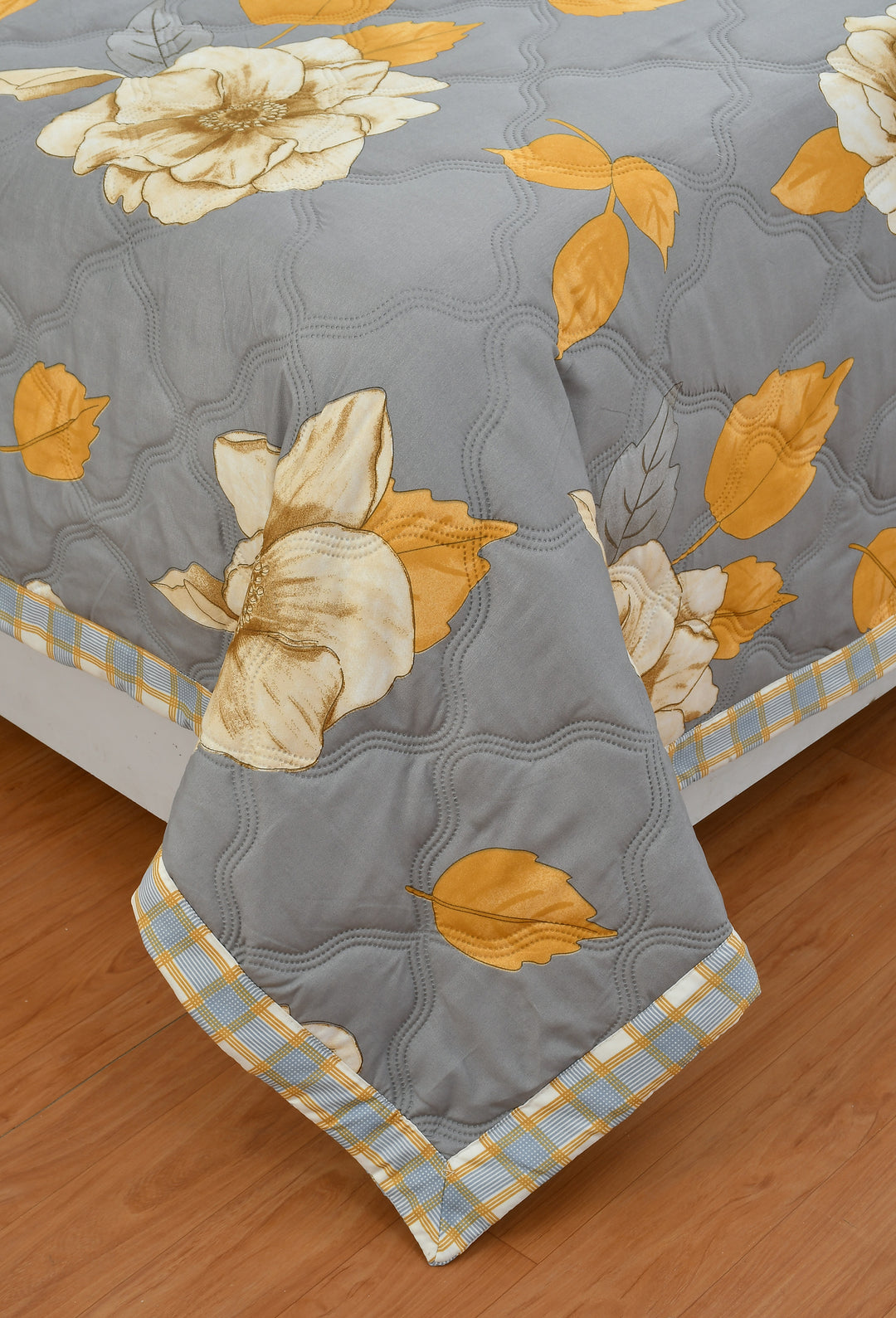 Petal Patchwork Comforter 180 GSM AC Room Reversible Double Bed Comforter