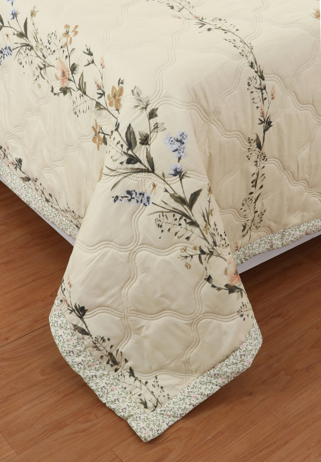 Timeless Bloom Comforter 180 GSM AC Room Reversible Single Bed Comforter